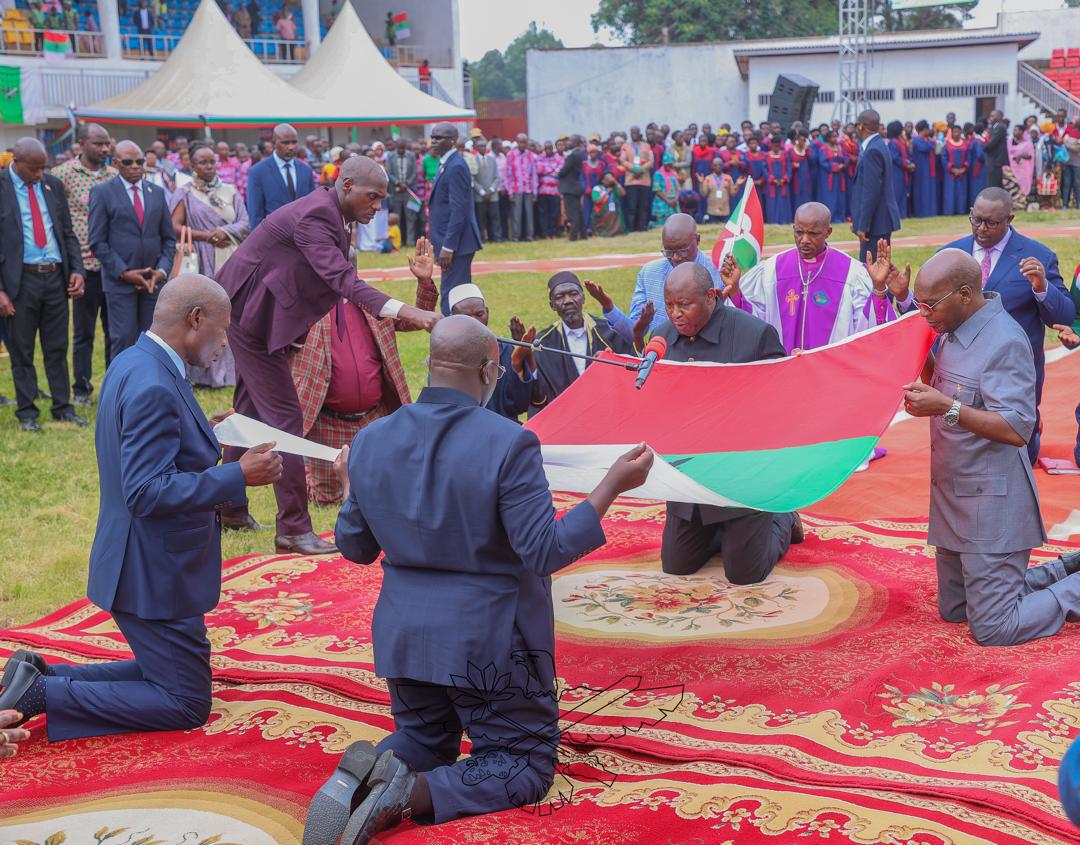 La prise de pouvoir du CNDD-FDD a été accueillie comme l’arrivée d’un sauveur, incarnant la promesse d’un changement tant attendu.