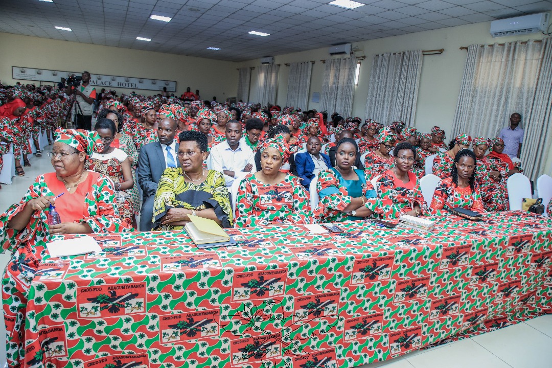 Burundi – Société : Le parti CNDD-FDD lance une campagne nationale de formation destinée aux femmes leaders du parti (Abakenyererarugamba).